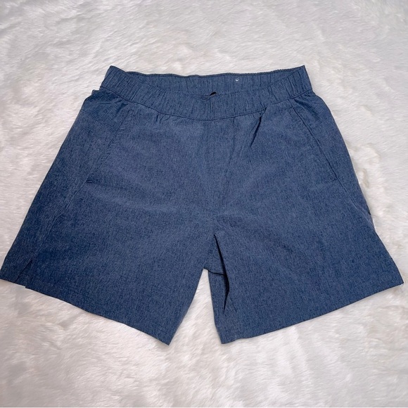Men’s Old Navy quick‎ dry active shorts with adjustable waist - Picture 1 of 3